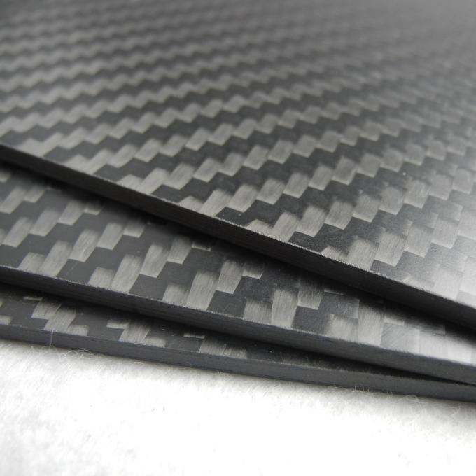 Bonne coutume de résistance thermique de carbone de plat noir professionnel de fibre